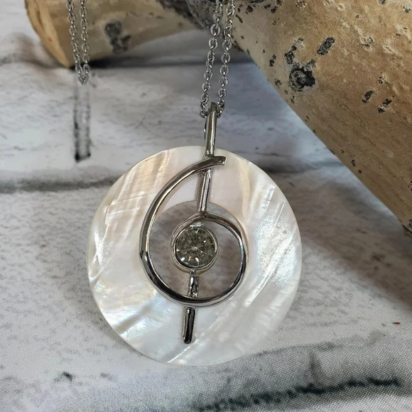 Delicate Mother of Pearl Shell Round Music Note with Cubic Zirconia Jeweled - Picture 8 of 12